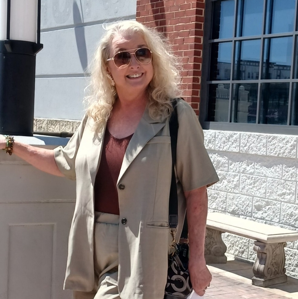 Meet your Posher, Carla